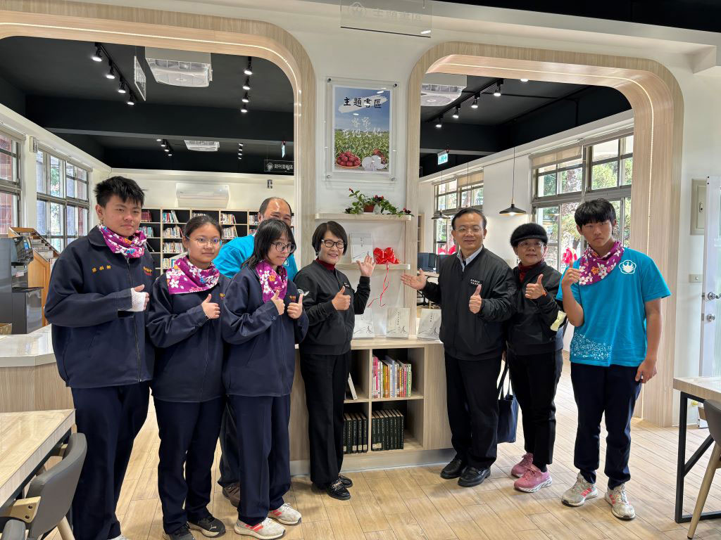 鶴岡國中「鶴舞館」社區共讀站-2