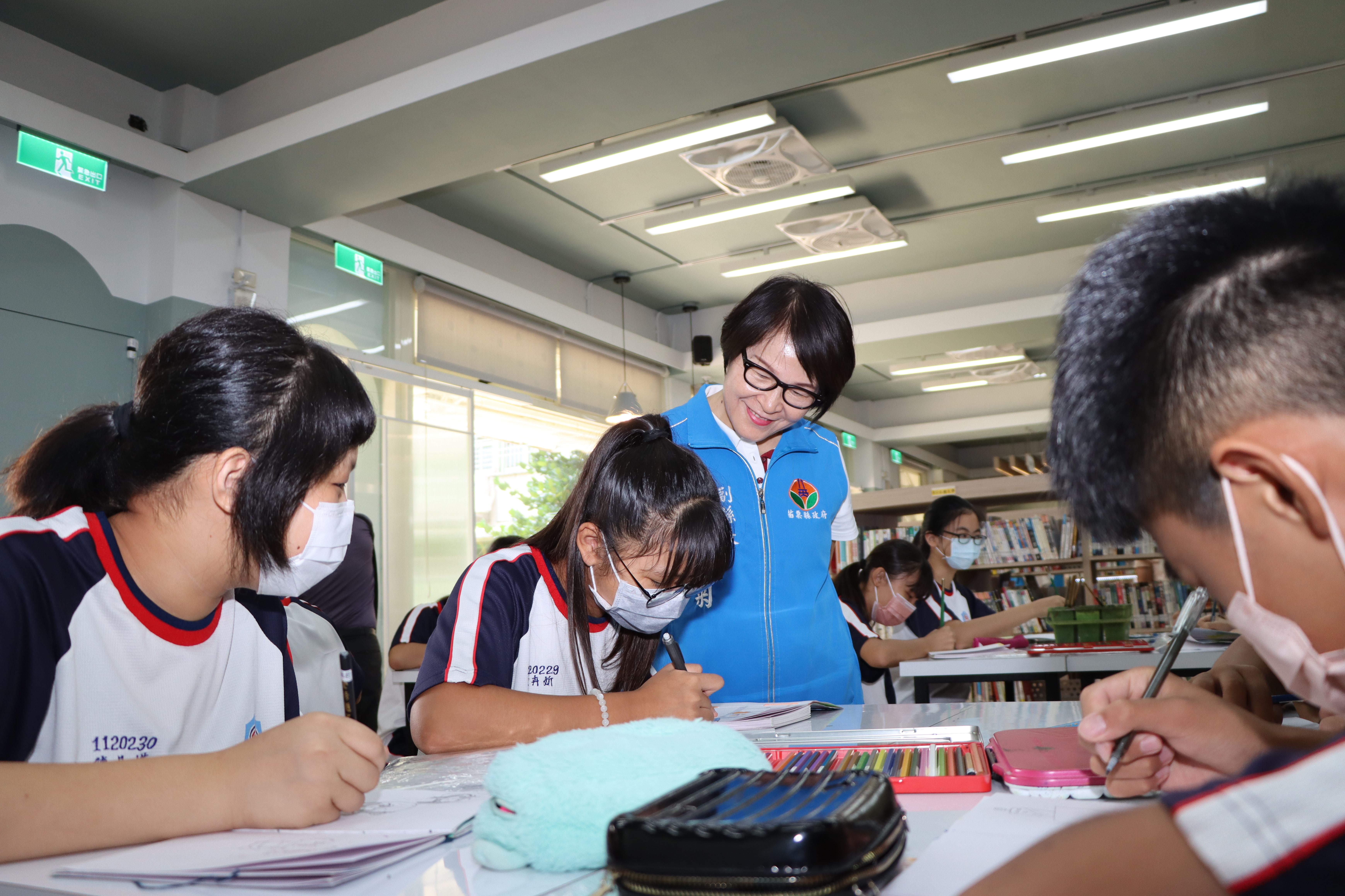 維真國中「文耀書坊」社區共讀站-1