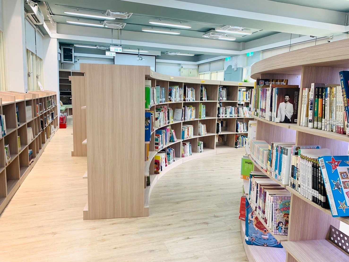 維真國中「文耀書坊」社區共讀站-9