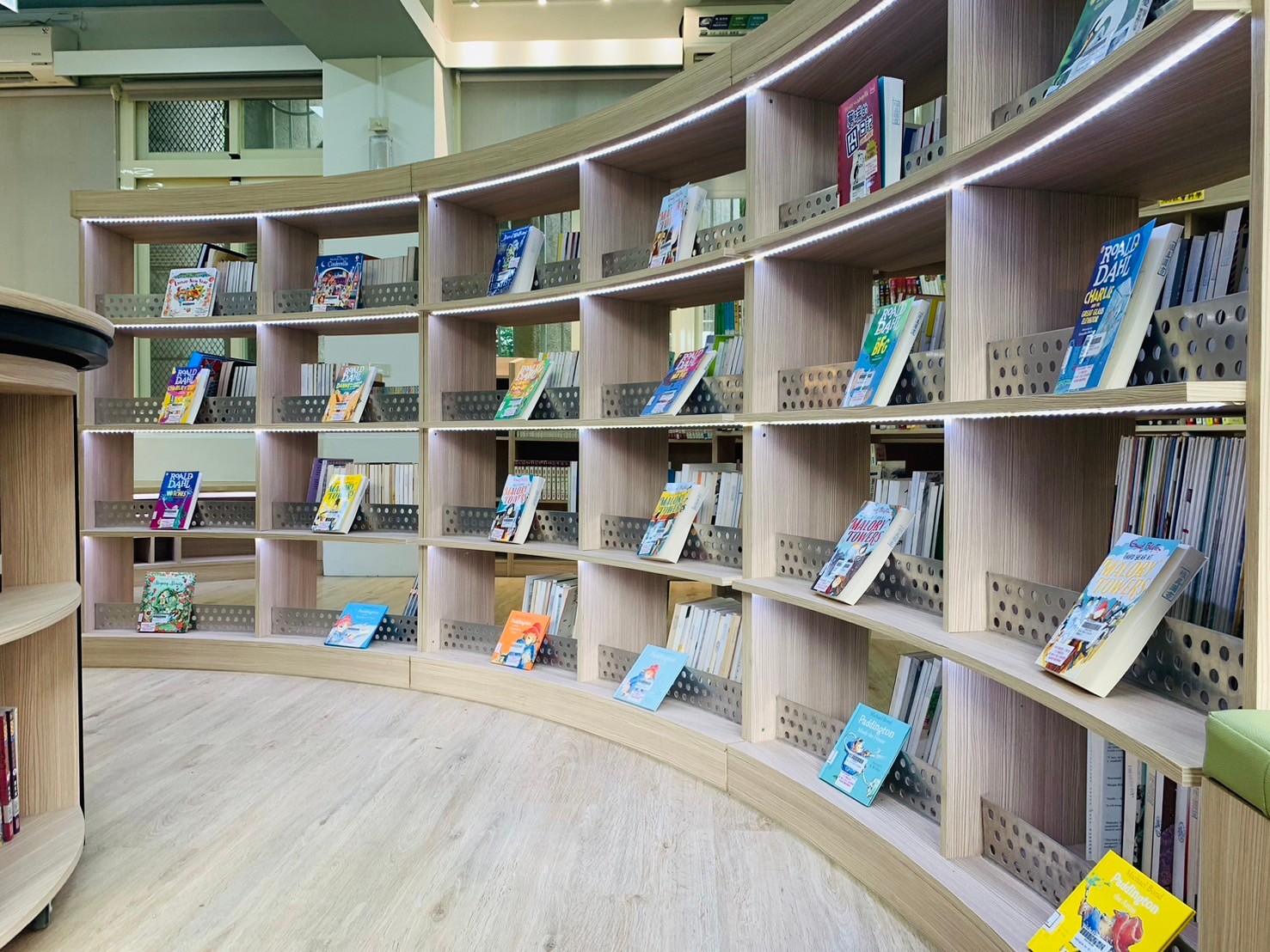 維真國中「文耀書坊」社區共讀站-12